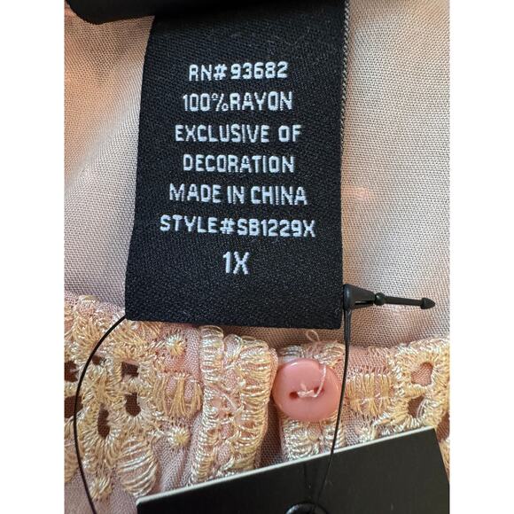 New LIV LOS ANGELES Women's Blush Embroidered Swiss Dot Blouse Size 1X - Picture 7 of 7